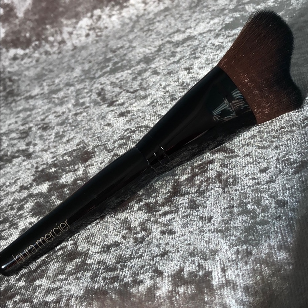 Laura Mercier Glow Powder Brush